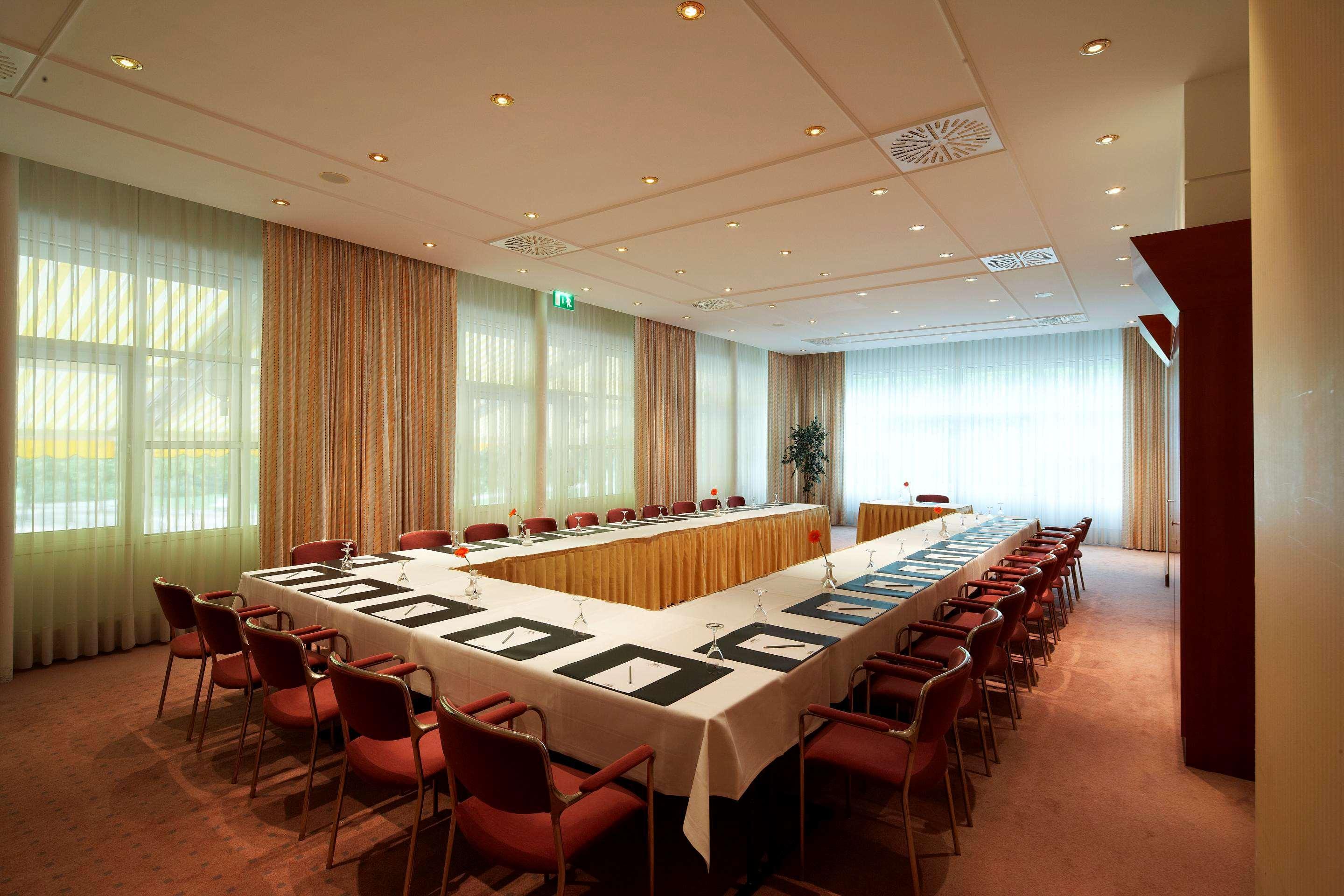 Steigenberger Hotel & Spa Bad Pyrmont Exterior photo The meeting room of the European Economic and Social Committee